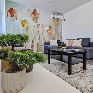 https://amphora-luxury-apartment-with-private-parking-and-cozy-balcony.inbudapesthotels.com